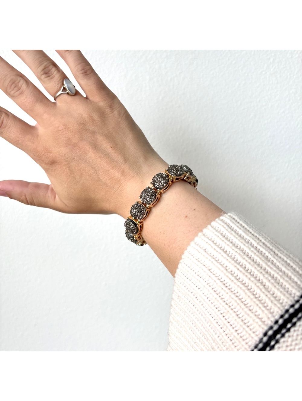 Gold Tone Druzy Style Stretch Bracelet Gray Glitter Cabochon Statement Jewelry]